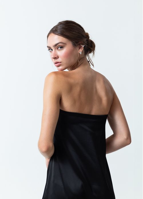 Vestido Strapless de tela fluida