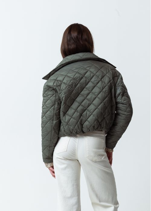 Chaqueta abullonada de cuello alto