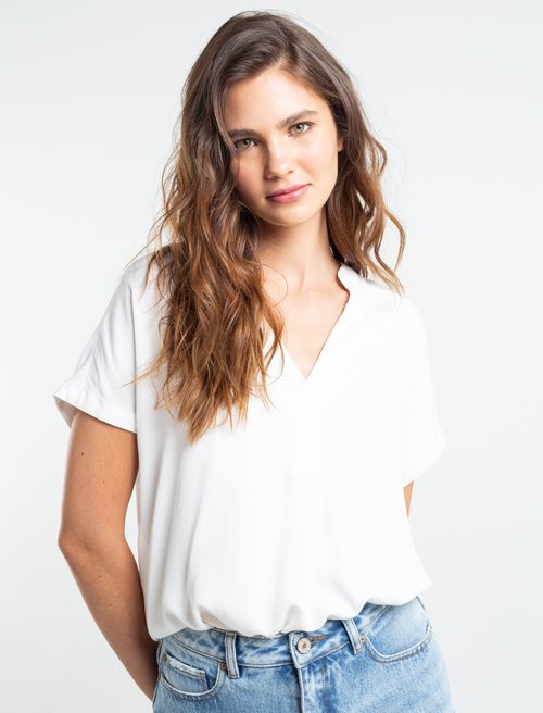 Camisa con escote en V