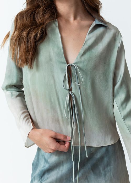 Camisa de tela fluida