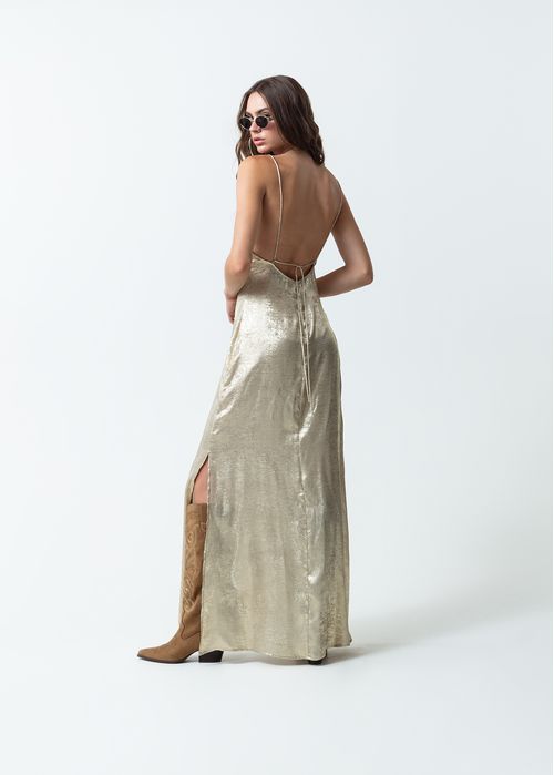 Vestido con espalda descubierta