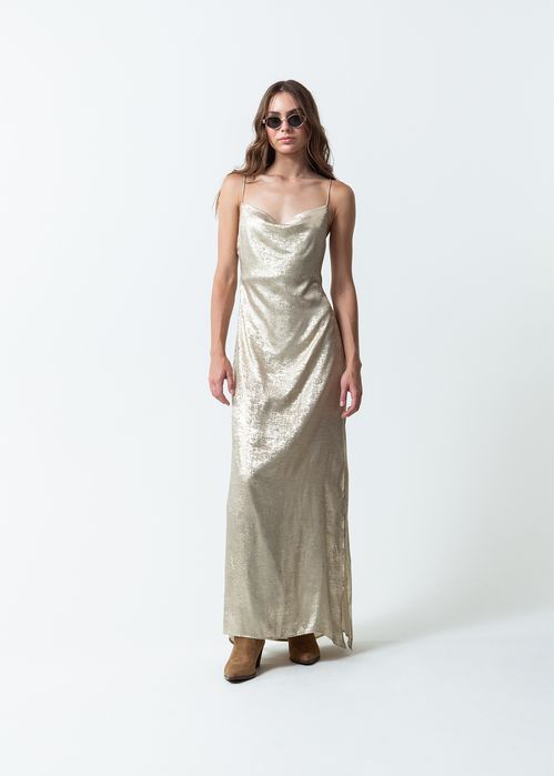 Vestido con espalda descubierta