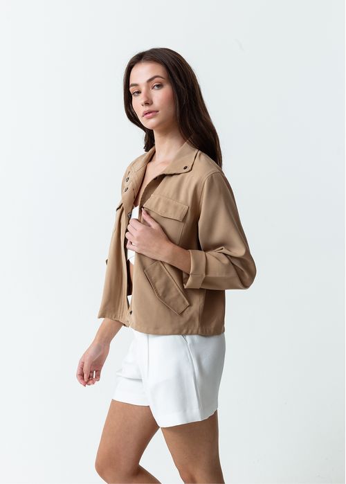 Chaqueta con bolsillos de parche