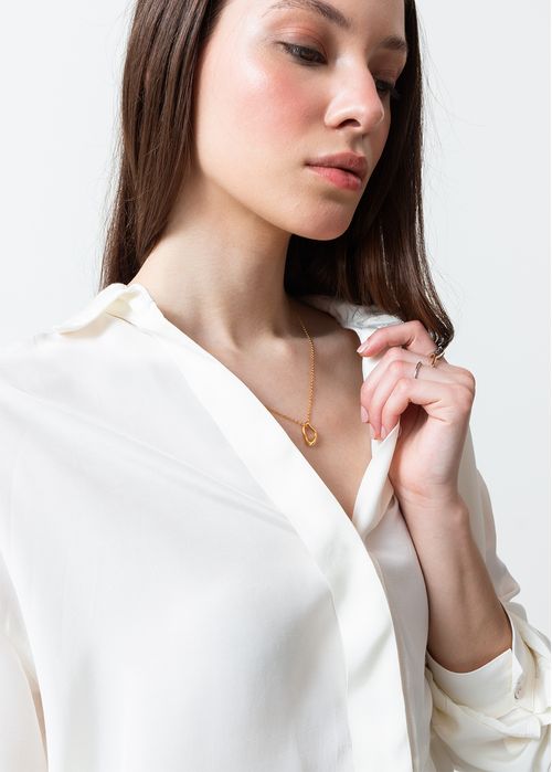 Camisa de tela tipo satín