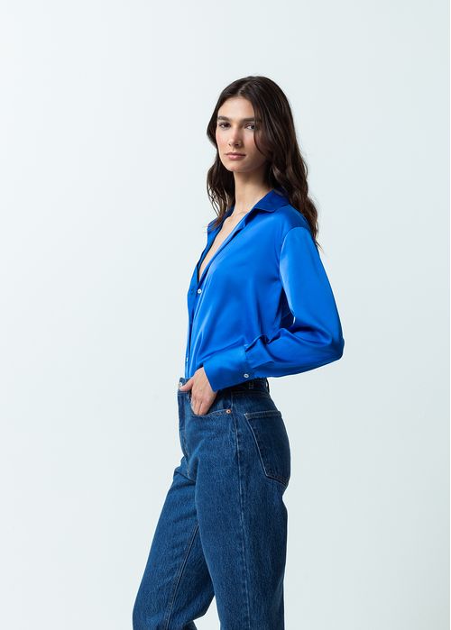 Camisa en tela tipo satín
