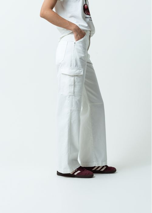 Pantalón con bolsillos tipo cargo