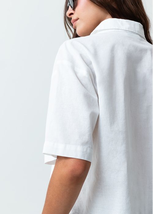 Camisa con bolsillos de parche