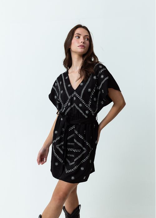 Vestido con apliques brillantes