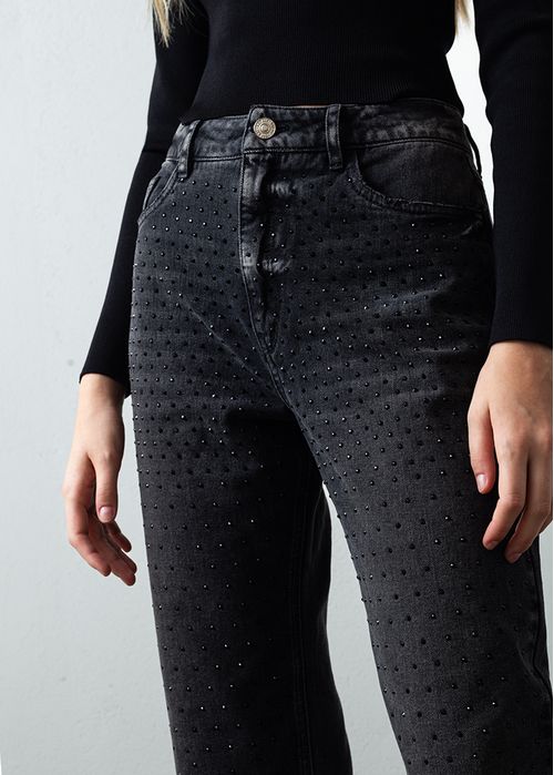 Jean con apliques en frente