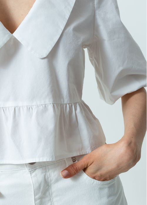 Camisa con escote en V