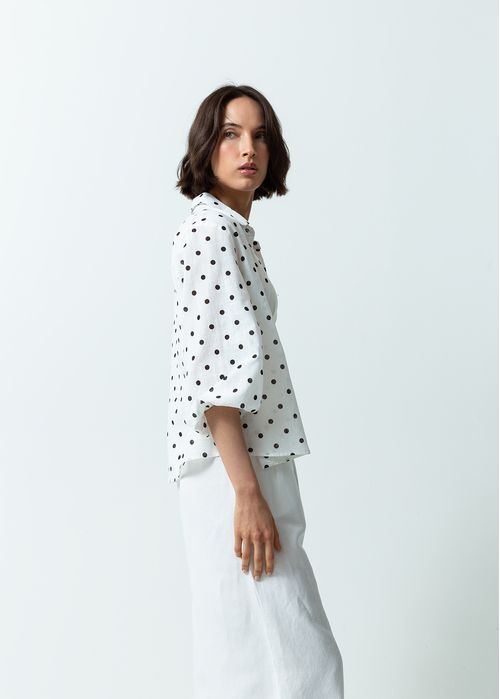 Camisa con diseño de puntos