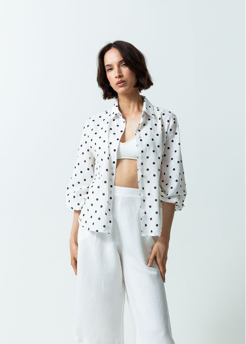 Camisa con diseño de puntos