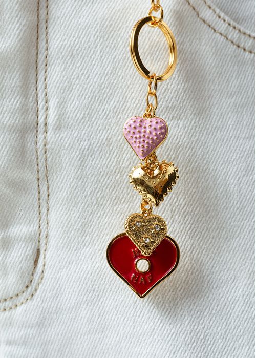 Llavero con dijes de corazón