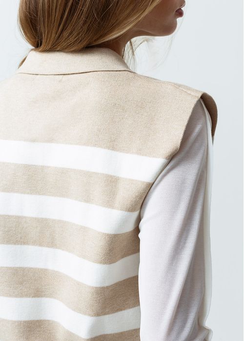 Chaleco tejido cuello clásico