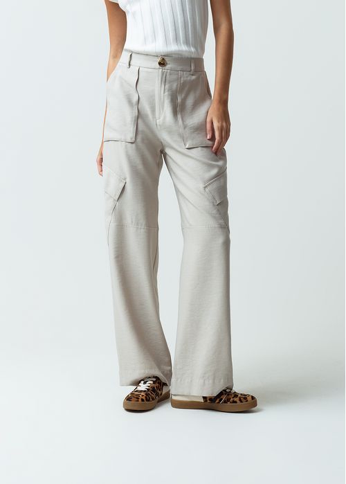 Pantalón con bolsillos asimétricos