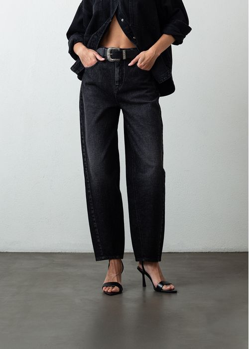 Jean Barrel fit en black denim