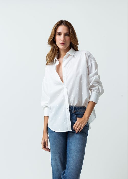 Camisa con detalles bordados