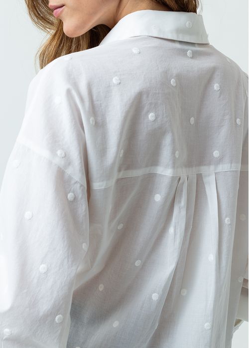 Camisa con detalles bordados