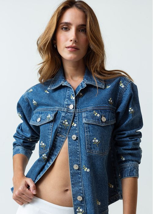 Chaqueta con flores bordadas