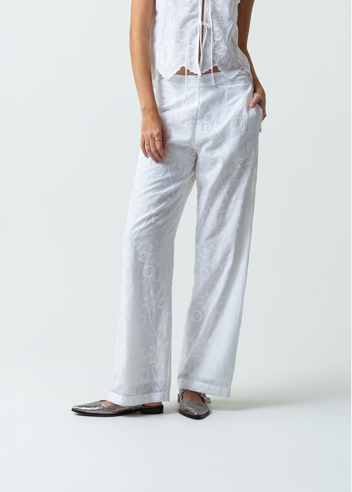 Pantalón con detalles bordados