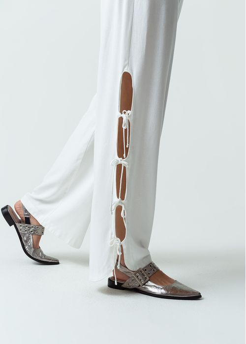 Pantalón con detalles anudables