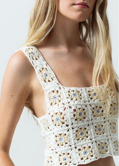 Camiseta con tejido de flores