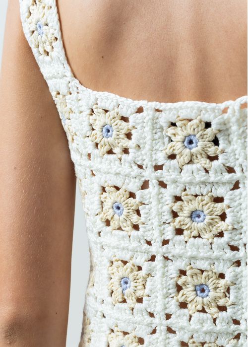 Camiseta con tejido de flores