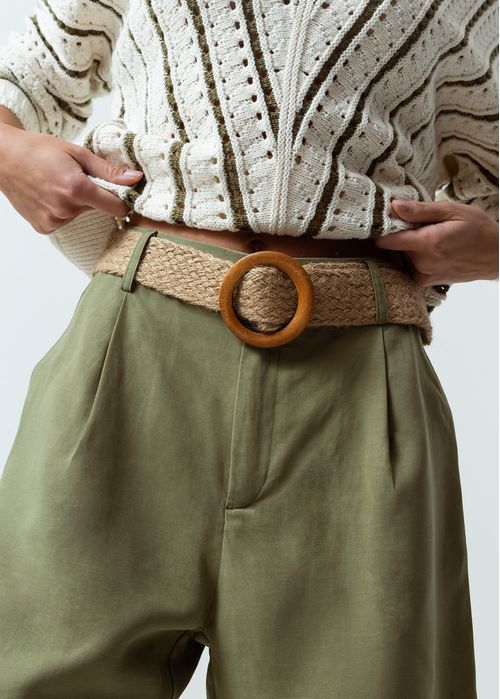 Short con cinturón tejido