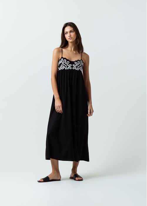 Vestido largo con detalle bordado para los fines de semana