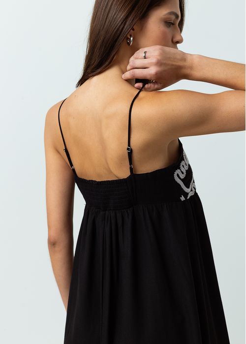 Vestido largo con detalle bordado para los fines de semana