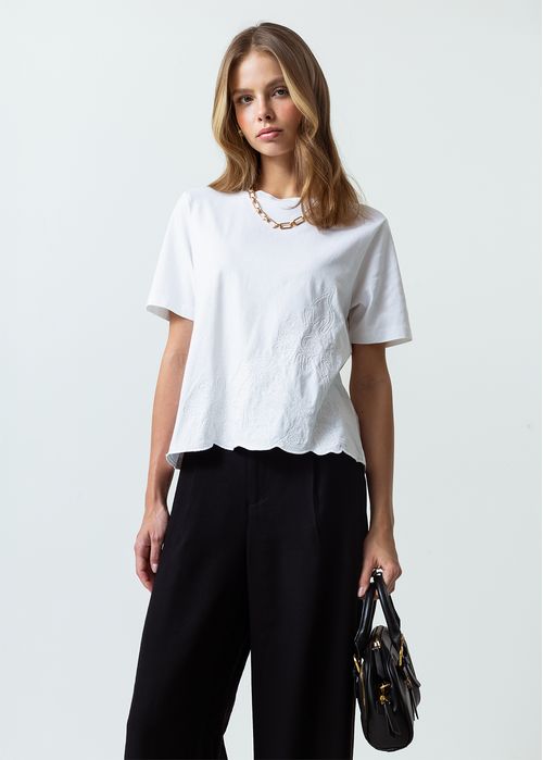 Camiseta manga corta con detalles bordados