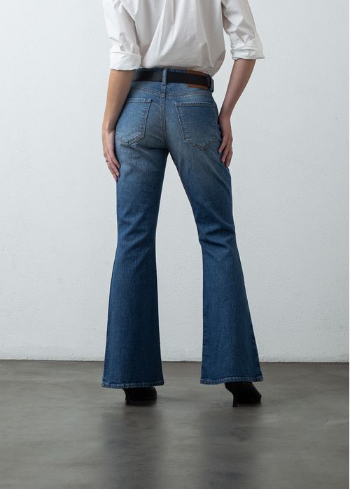 Jean Flare de tiro medio