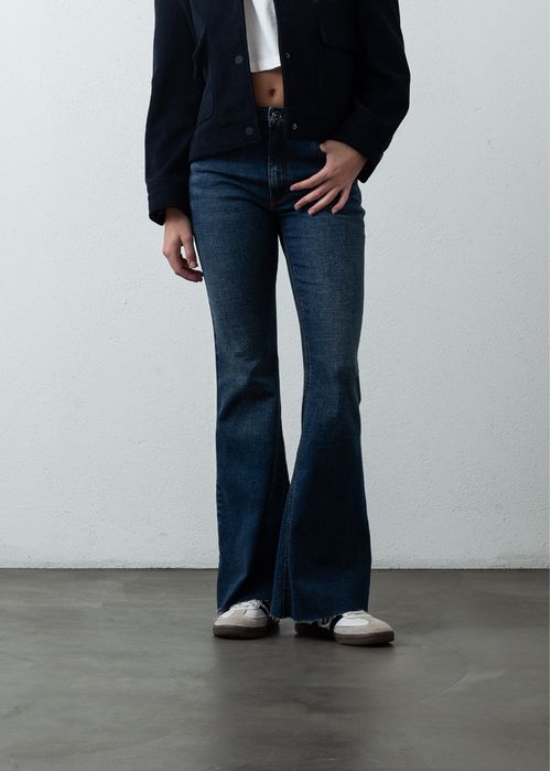 Jean Flare de tiro medio