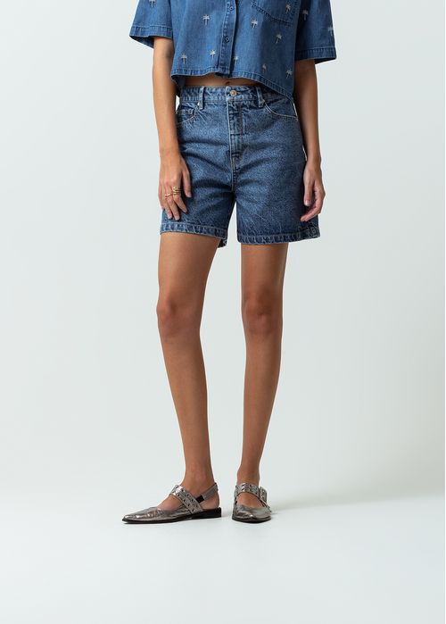 Short en denim tono medio