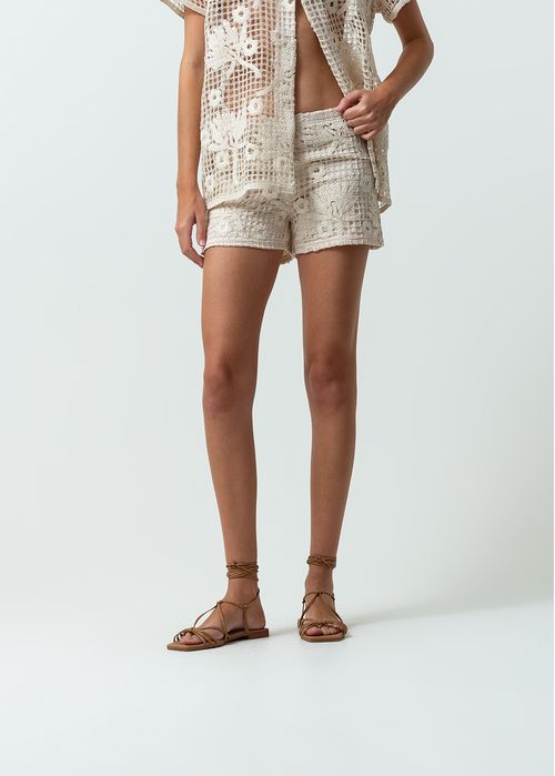 Short con detalles tejidos