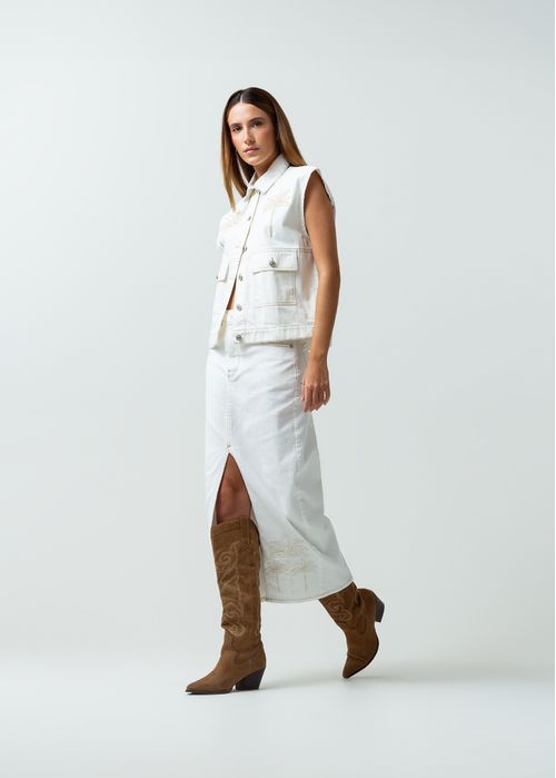 Falda larga con detalles bordados