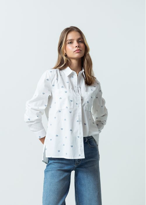 Camisa manga larga con corazones estampados