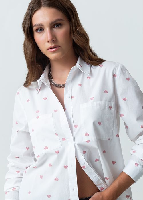 Camisa manga larga con corazones estampados