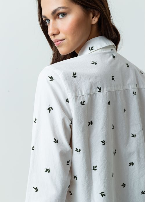 Camisa manga larga con hojas estampadas