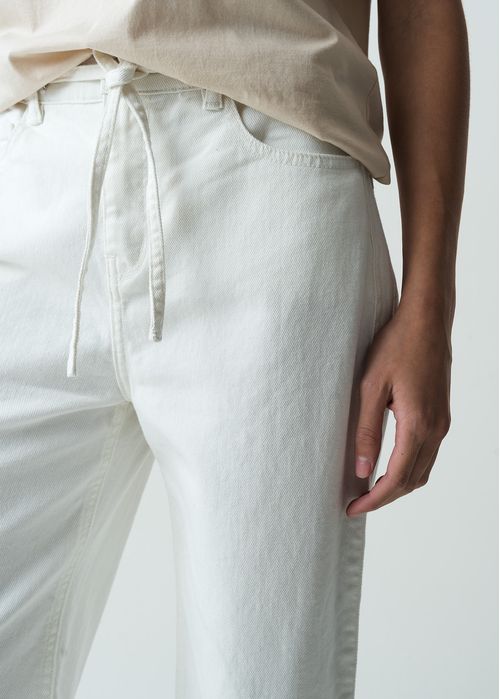 Pantalón Baggy tiro alto en white denim