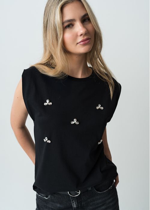 Camiseta manga sisa con apliques