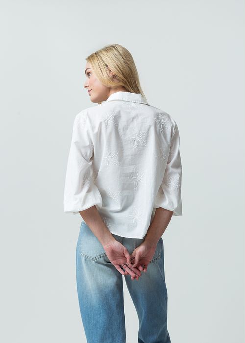 Camisa manga larga con detalles bordados