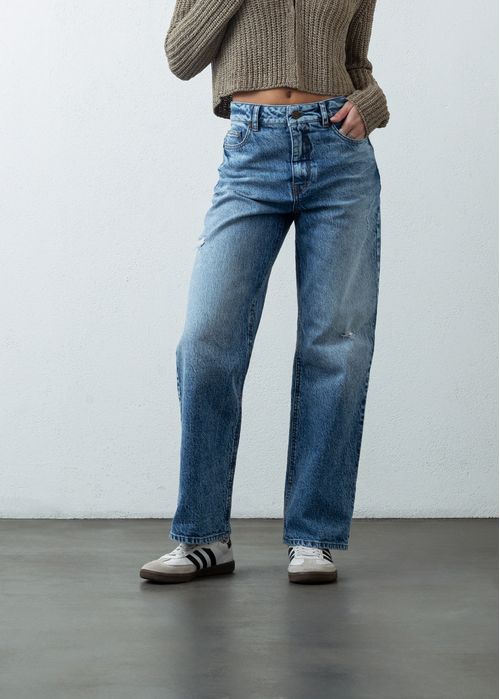 Jean Straight tiro súper alto con desgastes localizados