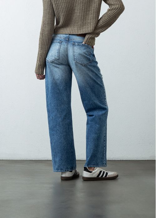 Jean Straight tiro súper alto con desgastes localizados