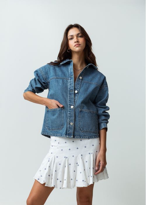 Chaqueta tipo sobrecamisa en denim