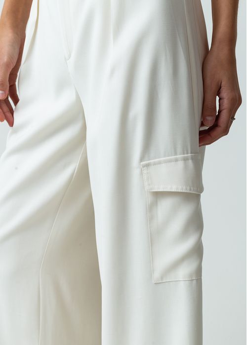 Pantalón palazzo tiro súper alto con bolsillos cargo