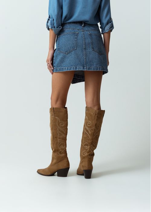 Falda corta de pretina asimétrica en denim