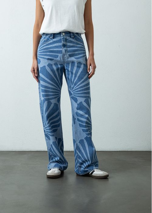 Jean Mom fit tiro súper alto
