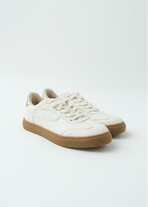 Zapatos en material tipo cuero