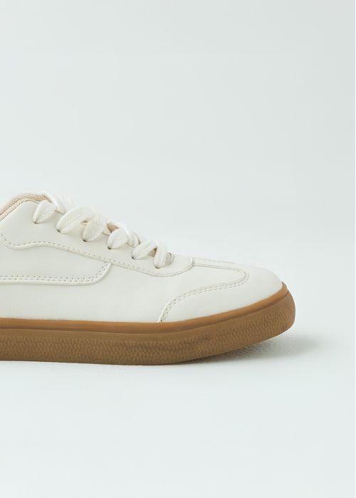 Zapatos en material tipo cuero